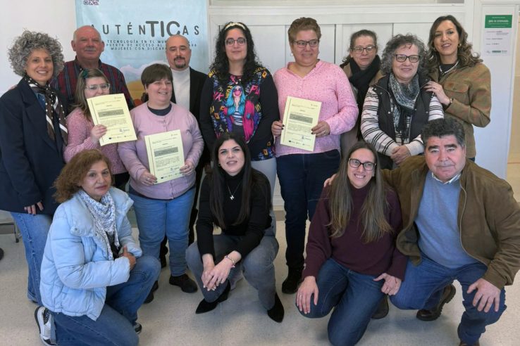 El programa 'AuténTICas' impulsa la capacitación digital de mujeres con discapacidad en Jarandilla de la Vera