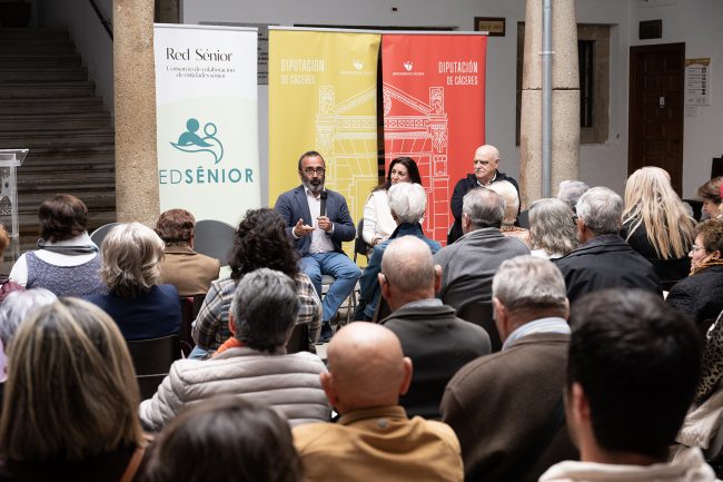 El proyecto ‘IA Sénior’ impulsa la inclusión digital entre los mayores de la provincia de Cáceres
