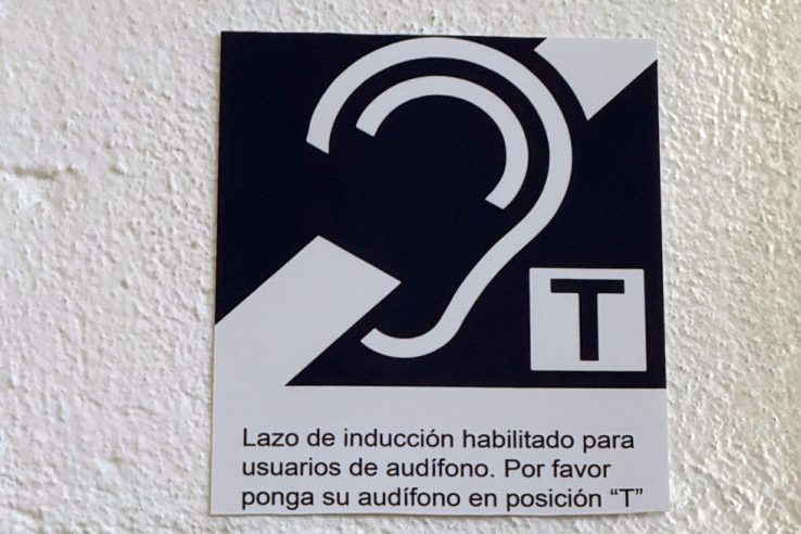 El Hospital-Centro Vivo de Badajoz ofrece un lazo de inducción para usuarios con audífono