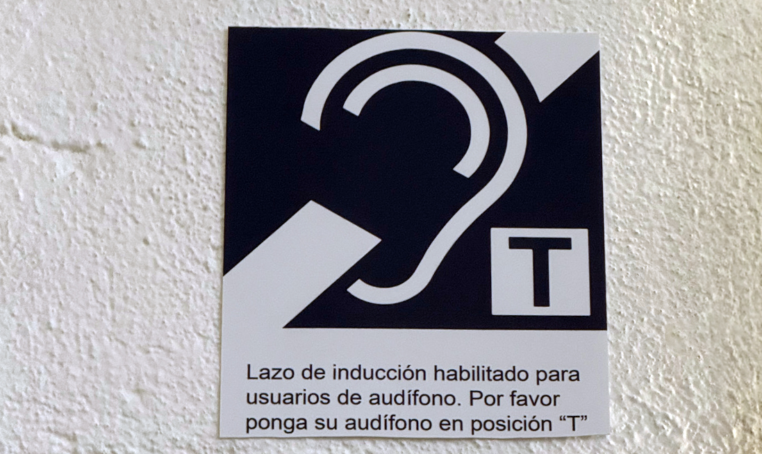 El Hospital-Centro Vivo de Badajoz ofrece un lazo de inducción para usuarios con audífono