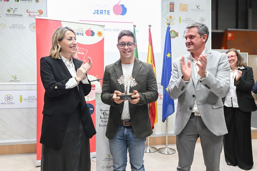 la Denominación de Origen Protegida Cereza del Jerte otorga el Premio Picota 2026 a Guillermo Gracia