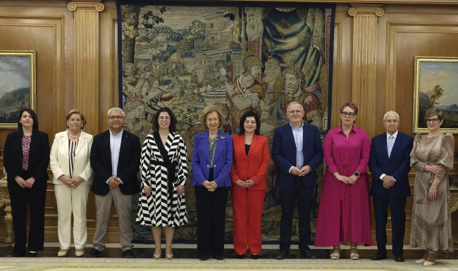 La reina Sofía recibe a AFAD Recuerda Extremadura por sus 25 años de labor en demencias y dependencia