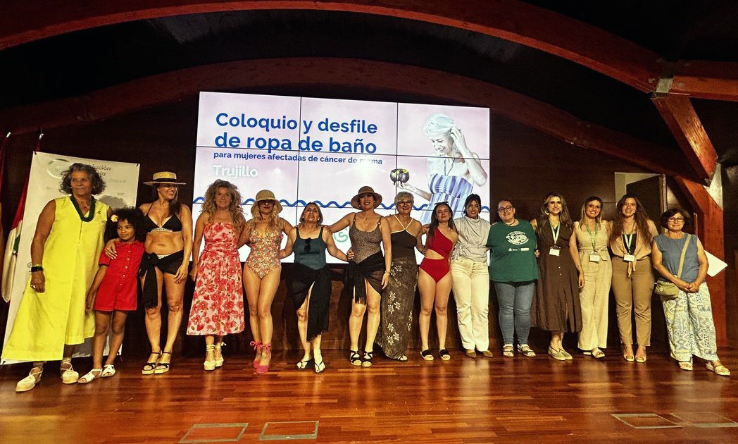 20260619_asociaciones_aecc Un desfile de moda celebrado en Trujillo reivindica la identidad y la belleza real tras el cáncer de mama