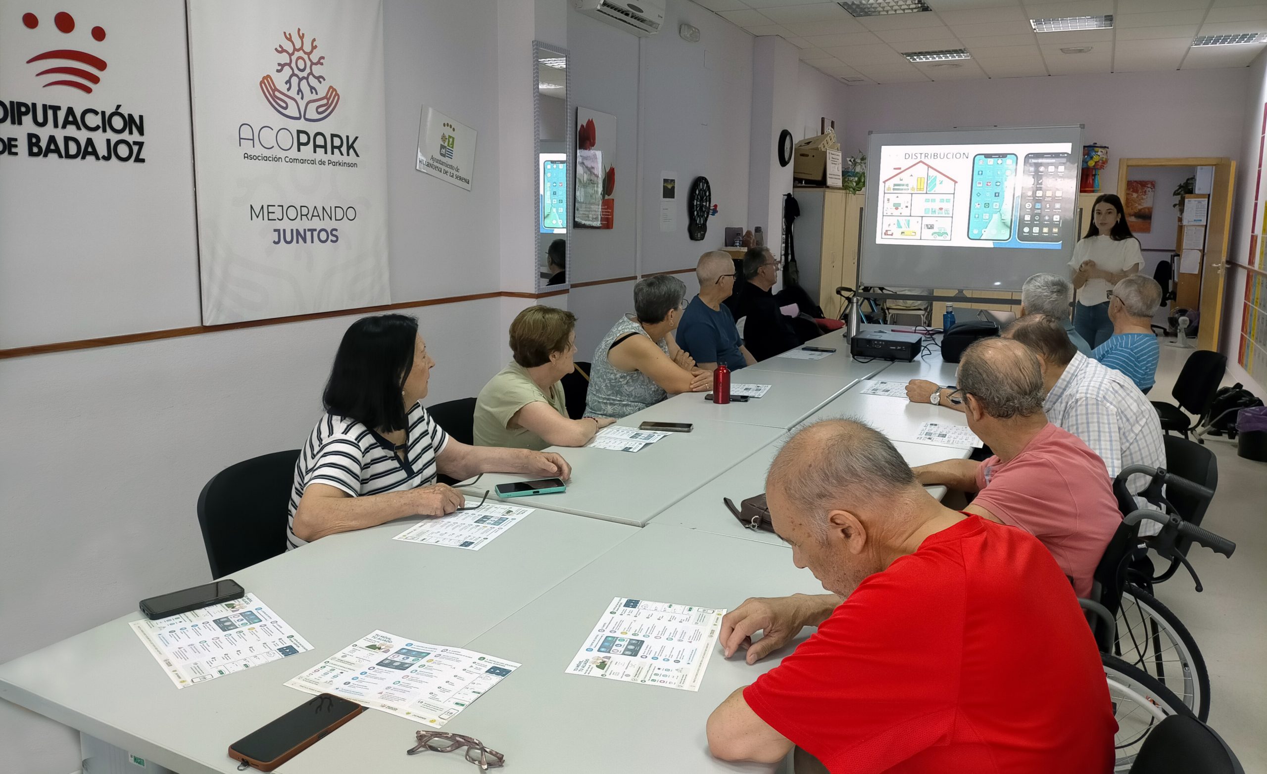 Acopark refuerza la atención integral y psicológica para personas con Parkinson y sus familias
