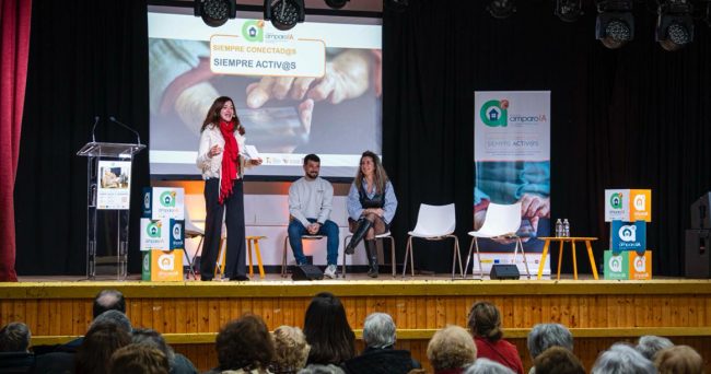 Salorino inaugura una nueva etapa en la alfabetización digital de sus habitantes mayores con el programa 'IA Amparo'