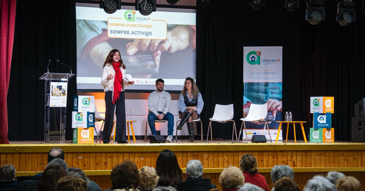 Salorino inaugura una nueva etapa en la alfabetización digital de sus habitantes mayores con el programa 'IA Amparo'