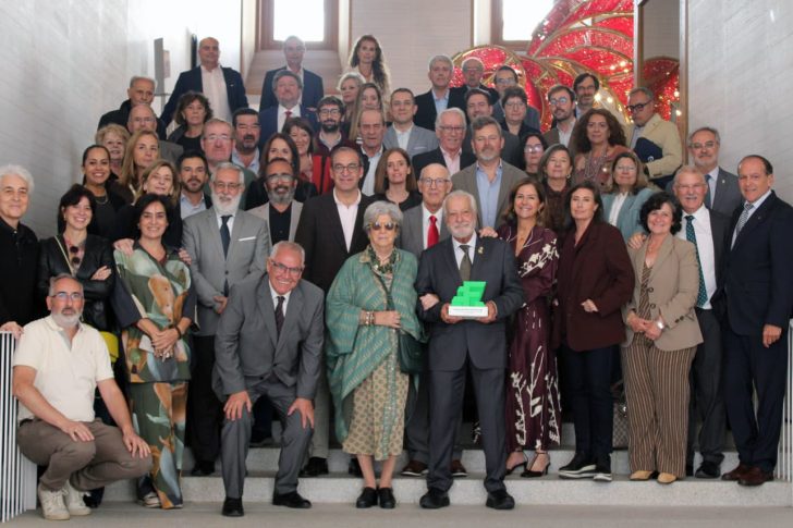 Paco Valverde recibe el Premio de la Asociación de Fundaciones de Extremadura