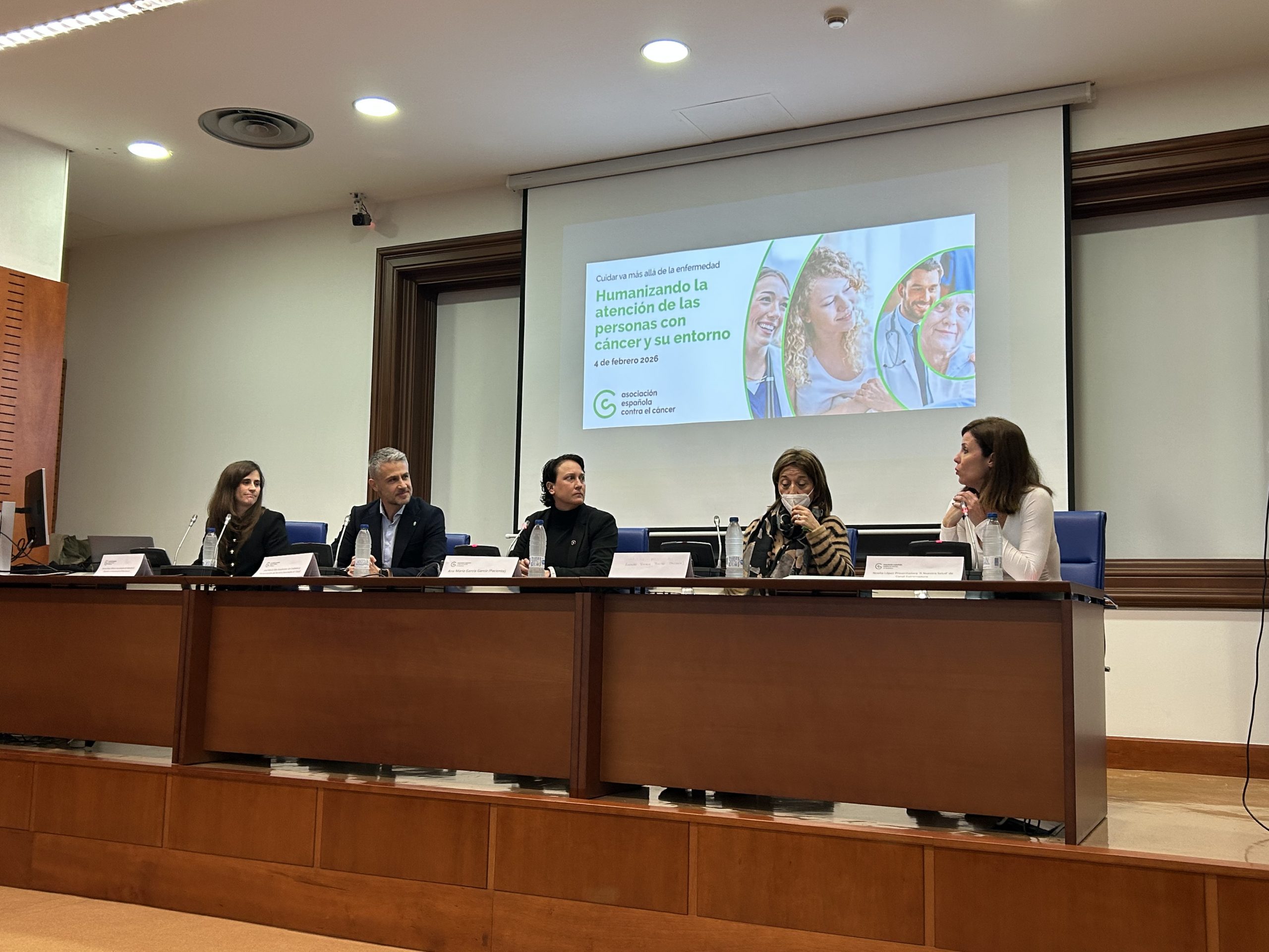 La Asociación Española Contra el Cáncer presenta un modelo de atención al cáncer más humano e integral