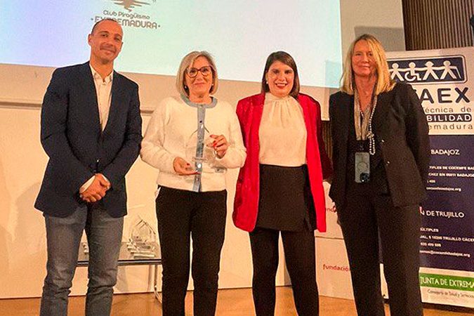 OTAEX premia al Club Piragüismo Extremadura por su propuesta de hacer accesible el pantalán del río Guadiana en Badajoz