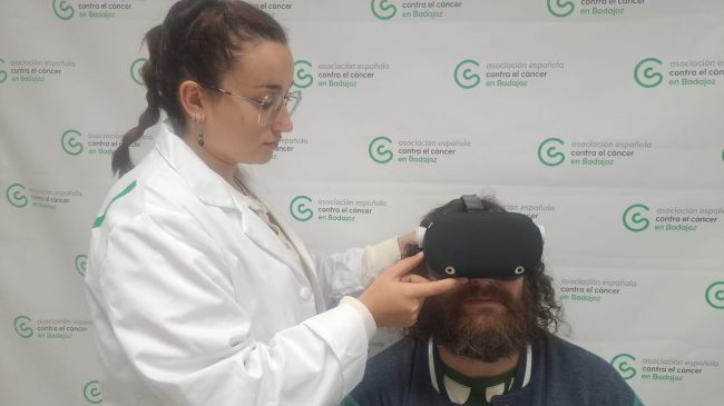 Gafas de realidad virtual para relajar y mejorar el bienestar de los pacientes con cáncer