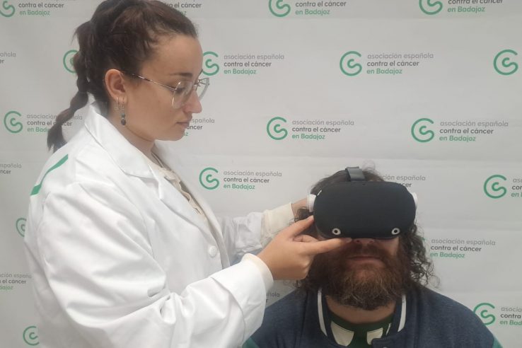 Gafas de realidad virtual para relajar y mejorar el bienestar de los pacientes con cáncer