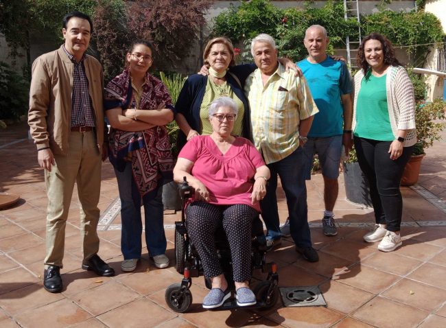 Cocemfe Badajoz continúa entregando ayudas técnicas a personas con discapacidad de Extremadura