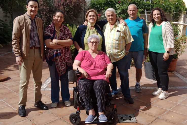 Cocemfe Badajoz continúa entregando ayudas técnicas a personas con discapacidad de Extremadura