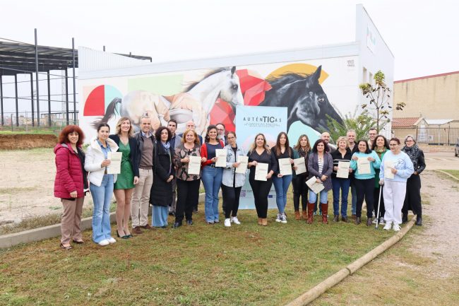 Más de 60 mujeres con discapacidad mejoran su formación digital gracias al programa AuténTICas