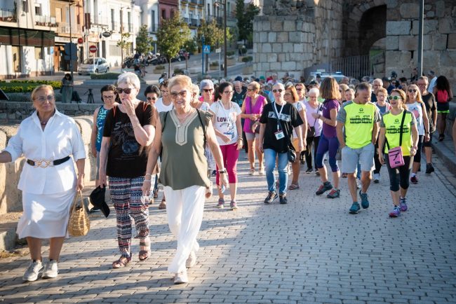 Más de trescientas personas participan en el 'V Encuentro saludable mayores y salud' de Mérida