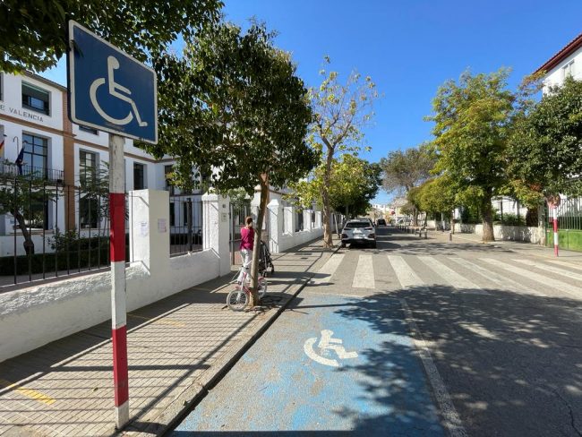 Zafra se convierte en la primera ciudad extremeña en aprobar la norma de estacionamiento para personas con movilidad reducida