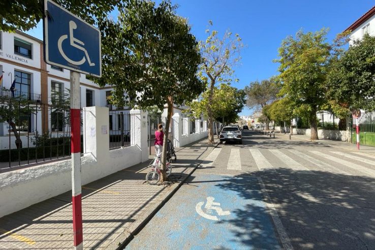 Zafra se convierte en la primera ciudad extremeña en aprobar la norma de estacionamiento para personas con movilidad reducida