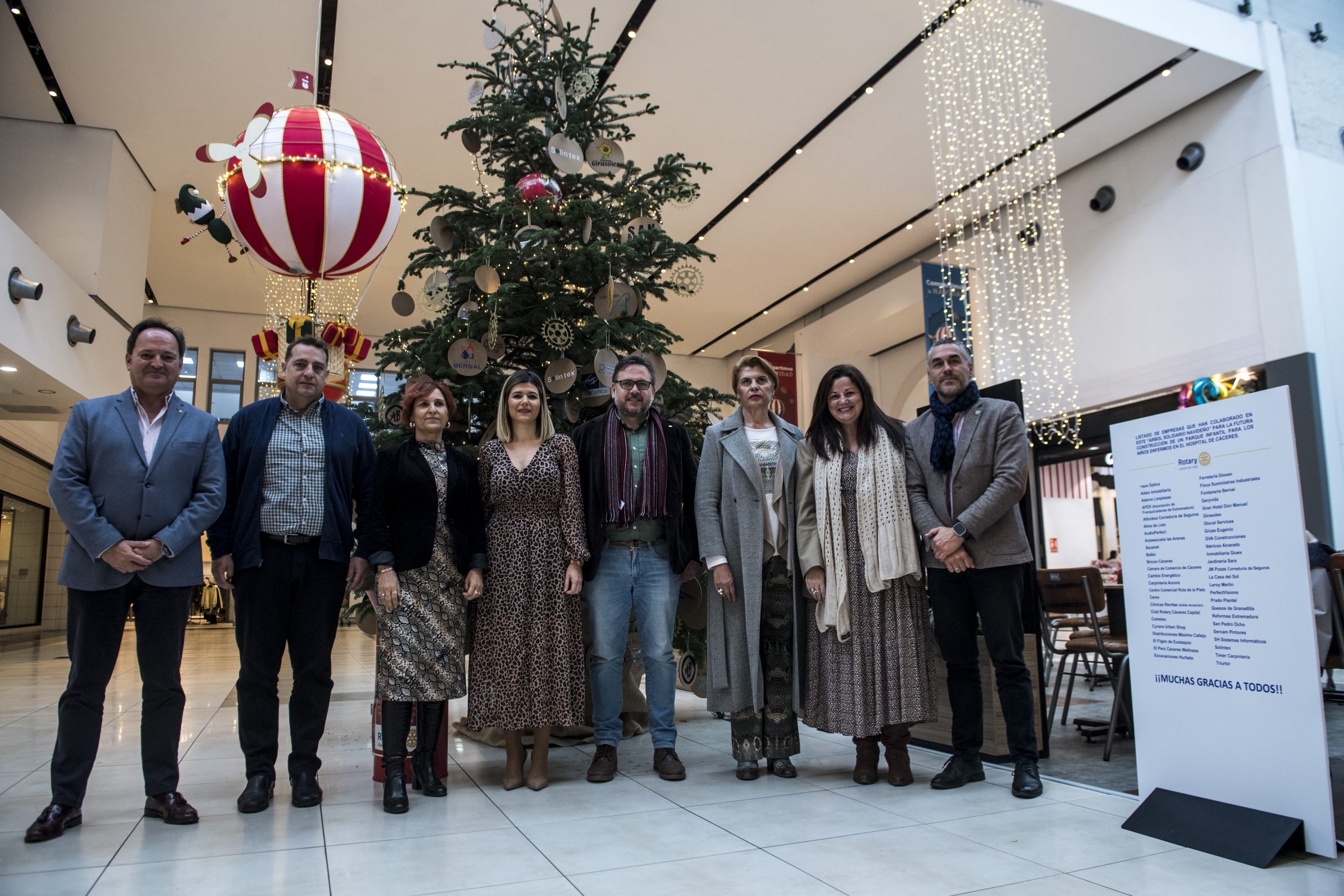 Árbol Solidario El Rotary Club Cáceres San Jorge recauda fondos para construir una zona de juegos infantiles en el Hospital San Pedro de Alcántara