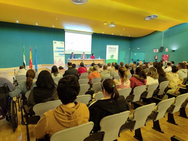Plena Inclusión Extremadura reivindica más libros en lectura fácil para las bibliotecas de la región