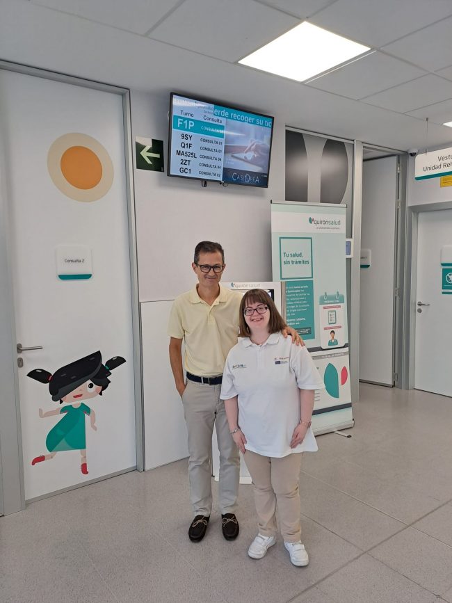 Quirónsalud y Down Don Benito-Villanueva colaboran para mejorar la inserción laboral de personas con discapacidad intelectual