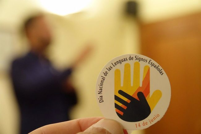 La Confederación Estatal de Personas Sordas pide que se apruebe el reglamento sobre los medios de apoyo para las personas sordas