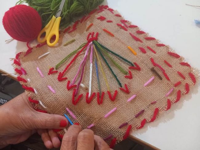 Hilvanando vidas y recuerdos para sensibilizar sobre el Alzheimer en Olivenza