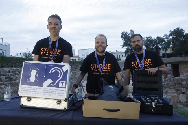 El Stone & Music Festival 2023 ofrece bucles magnéticos y mochilas vibratorias para personas con discapacidad auditiva
