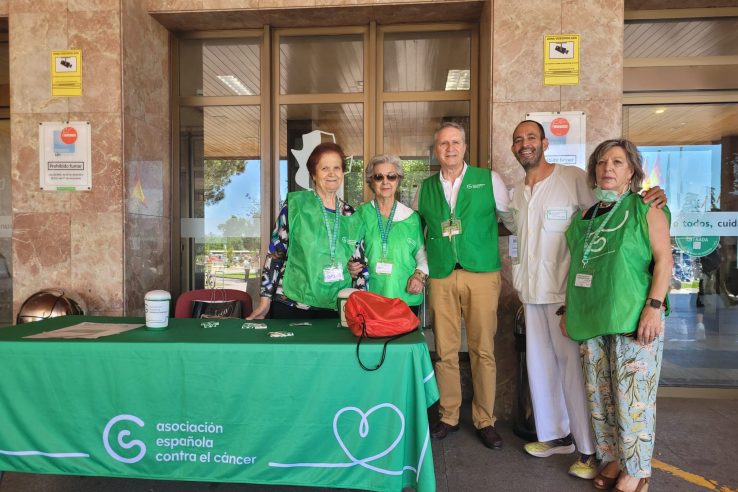 Éxito de la cuestación de la Asociación Española contra el Cáncer en Badajoz