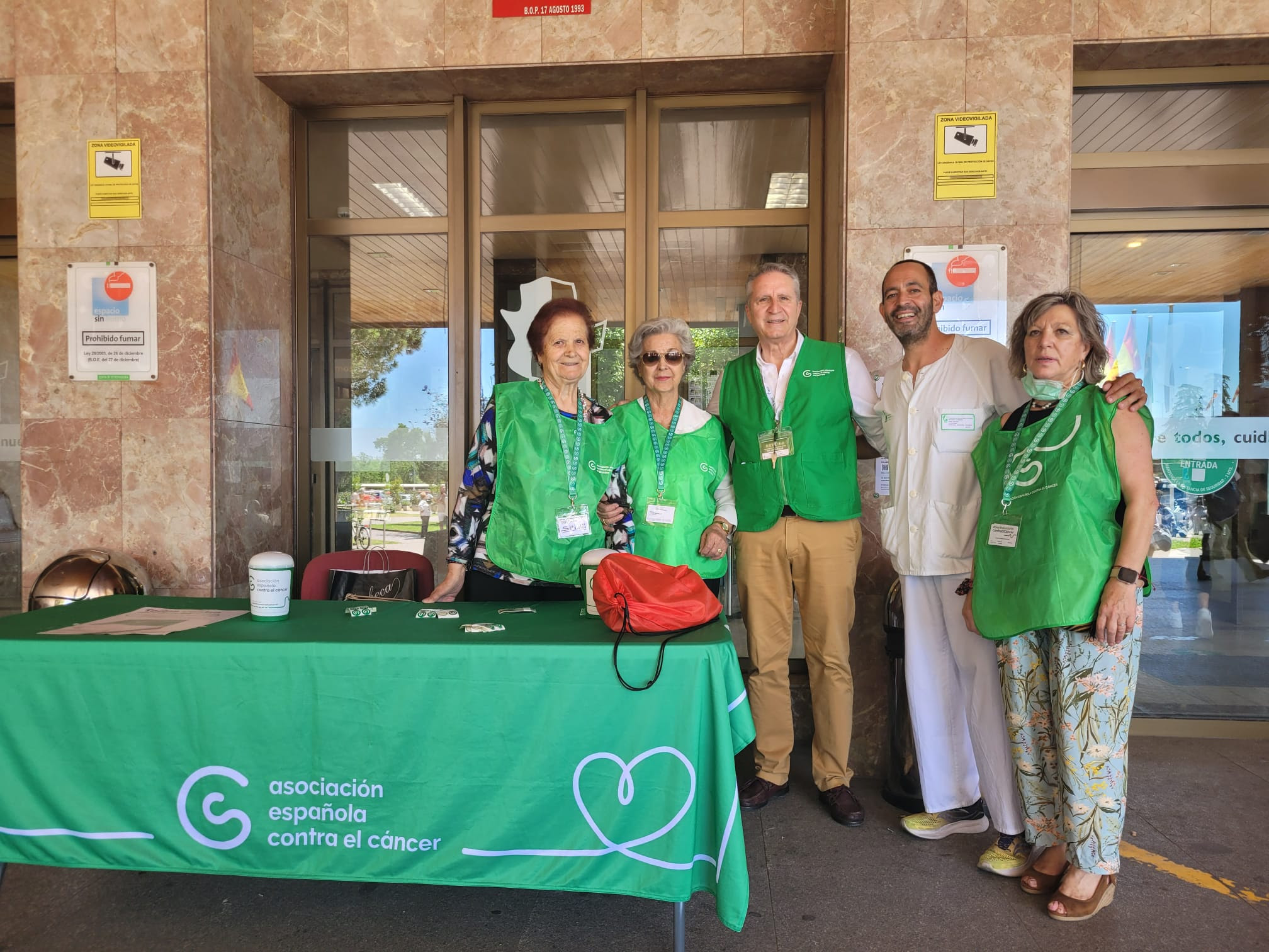 Éxito de la cuestación de la Asociación Española contra el Cáncer en Badajoz